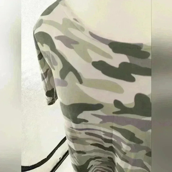 Cable And Gauge Green Camo Women's Medium Open Shoulder Top - Picture 2 of 12